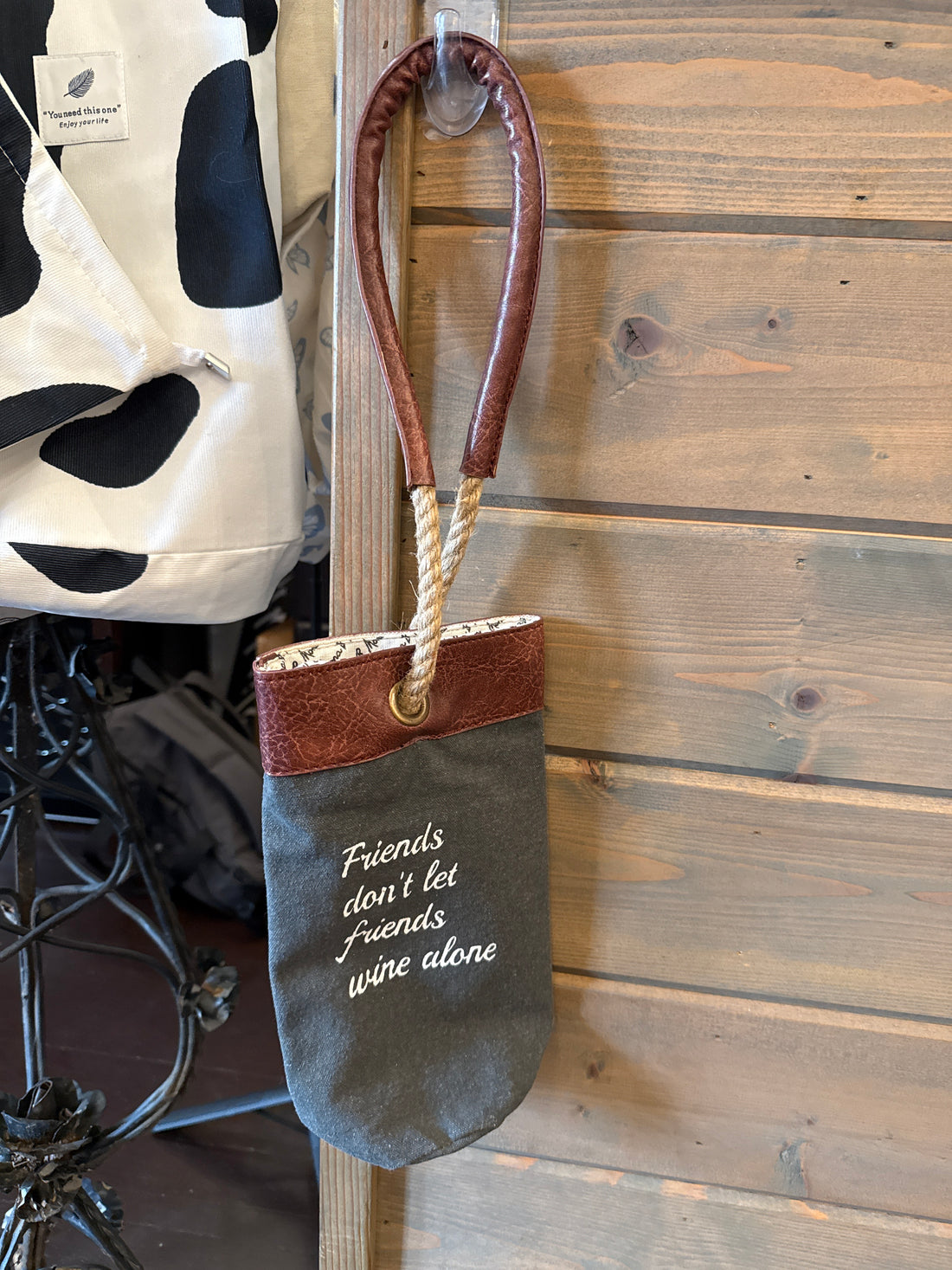 Wine Bag: Friends don’t let friends